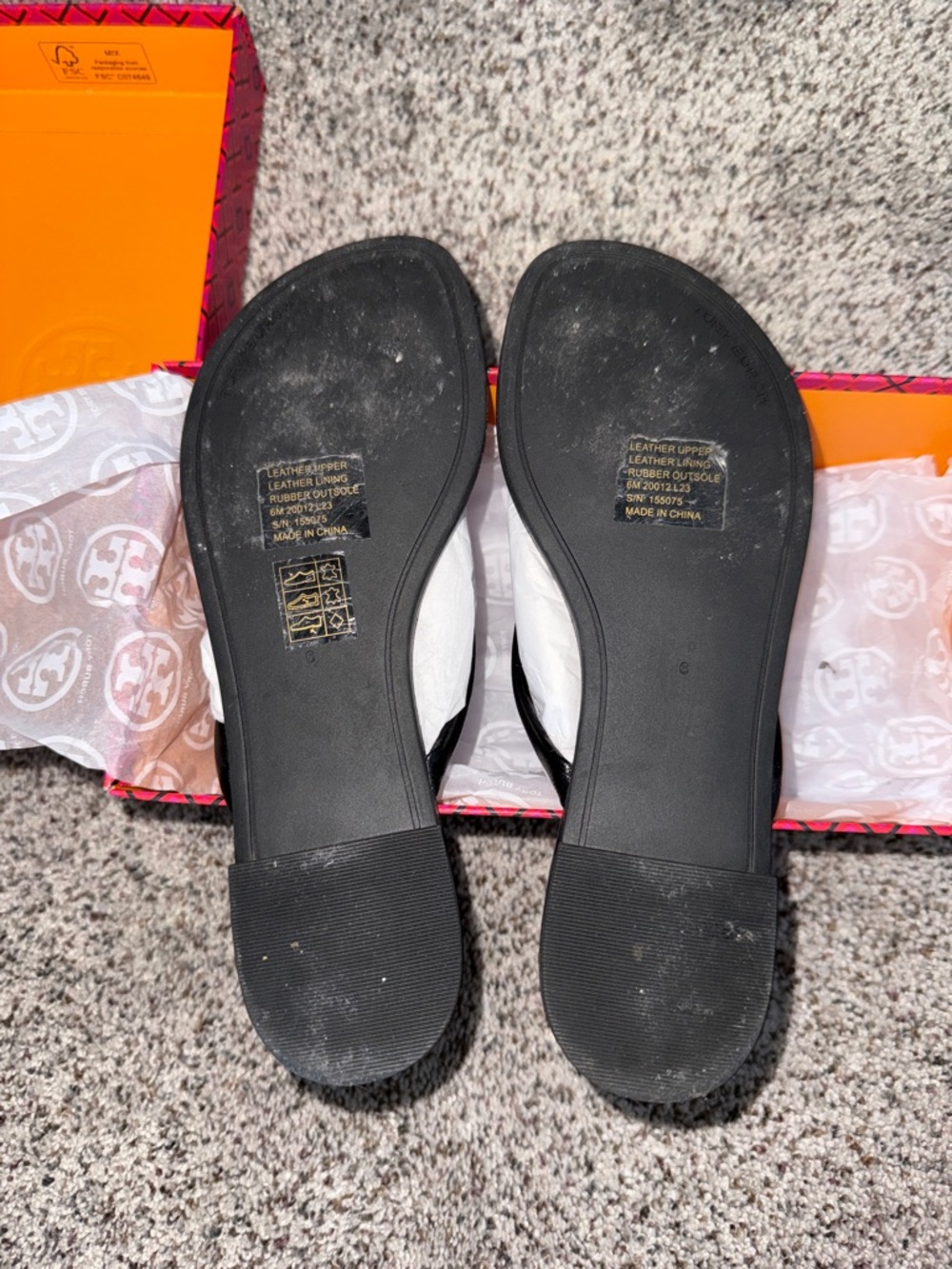 Tory Burch Chelsea Black Logo Leather Flip Flop Sandals - Picture 2 of 2